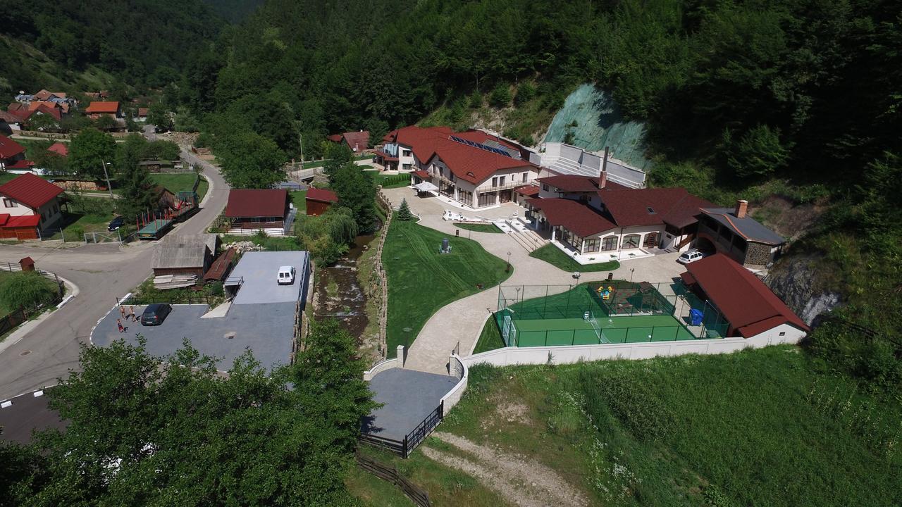 Pensiunea Perla Martiniei Nsd Exterior photo